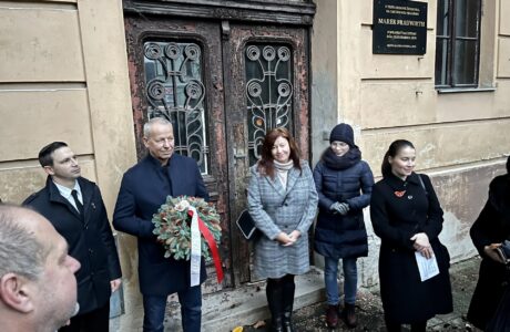17. novembra bude mestský úrad fungovať v obmedzenom režime, zamestnanci mesta vysadia 89 čerešní