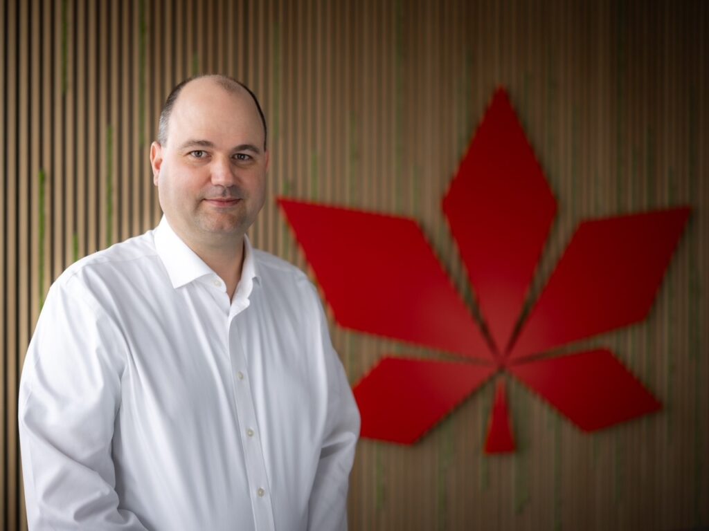 Colonnade - riaditeľ Marian Bátovský