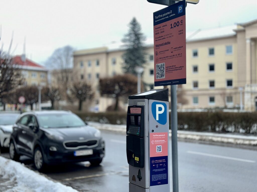 Mesto prebralo parkovanie v centre do svojej správy