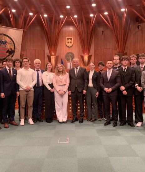 Mladí tvoria budúcnosť mesta: Banská Bystrica spúšťa jedinečnú tvorbu koncepcie „mládež pre mládež“_69b18e103faeb.jpeg