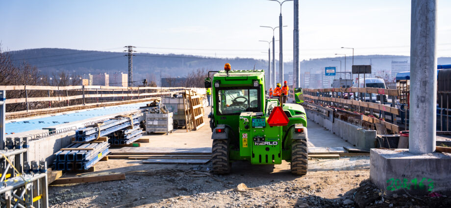 Modernizácia električkovej trate Nad jazerom je už v druhom polčase, hotovo by malo byť v auguste