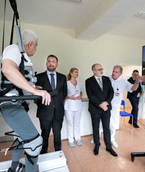 Pacientom v UNLP pomôžu k návratu do života robotické prístroje_69cbb9a967b61.jpeg