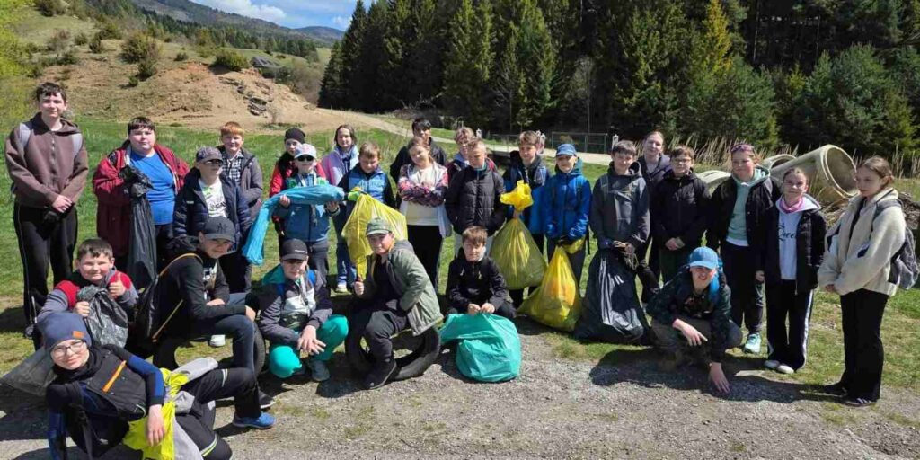 Deň Zeme sme si na Horehroní opätovne pripomenuli jarnou gruntovačkou, vďaka ktorej je príroda o čosi čistejšia