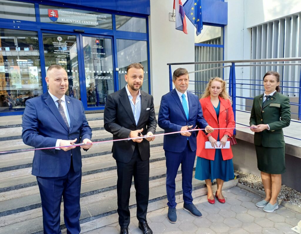 Slávnostne otvorili nové priestory okresného úradu
