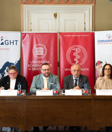 UK VYDÁVA PRVÉ MIKROOSVEDČENIE NA SLOVENSKU V RÁMCI PROGRAMU „HUMOR AKO KOMUNIKAČNÝ NÁSTROJ V ZDRAVOTNÍCTVE“_69e902d997318.jpeg