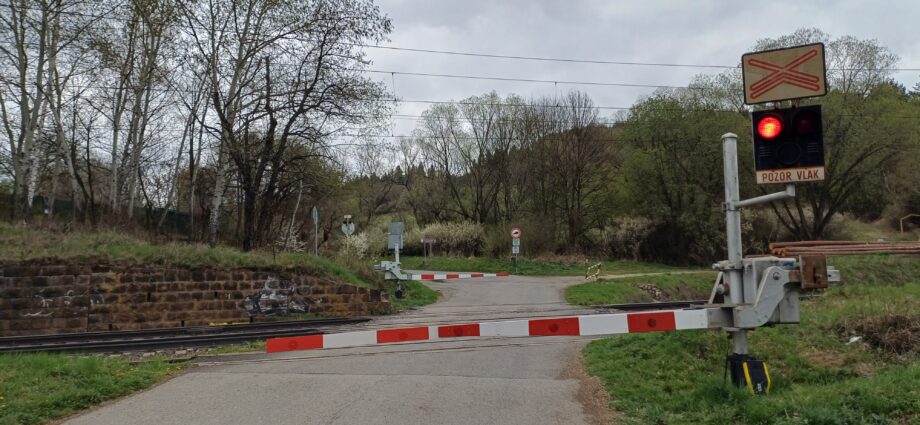 Uzávierka železničného priecestia pod Hájom