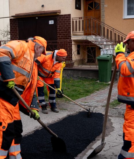 Zohratá partia sa pustila do opravy výtlkov