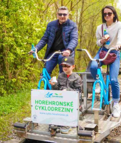 Preteky na Horehronských cyklodrezinách opätovne zahájili letnú turistickú sezónu v Hronci