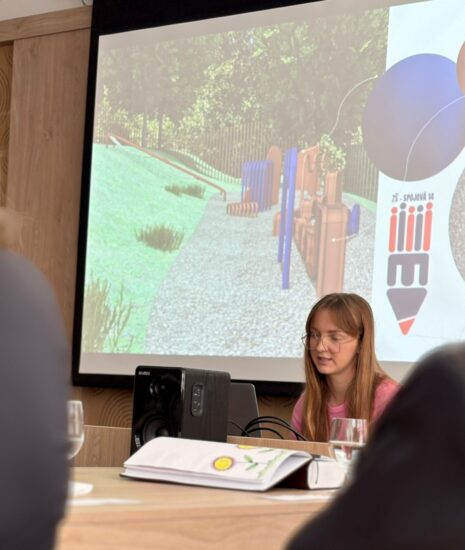 ZŠ Spojová zapojila do plánovania revitalizácie školskej záhrady študentov Technickej univerzity vo Zvolene