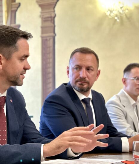 Mesto a kraj predstavili iniciatívu Cesta mladých, Banská Bystrica sa chce uchádzať o prestížny titul Mesto a kraj predstavili iniciatívu Cesta mladých, Banská Bystrica sa chce uchádzať o prestížny titul_6a316fae7c6b3.jpeg