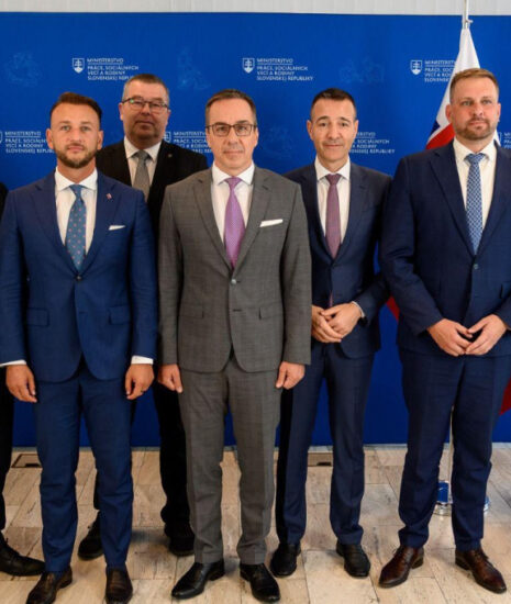Žiadne dieťa nesmie zostať bez pomoci. Ministerstvo školstva predstavuje nový integrovaný systém ochrany detí_6a331b850acea.jpeg