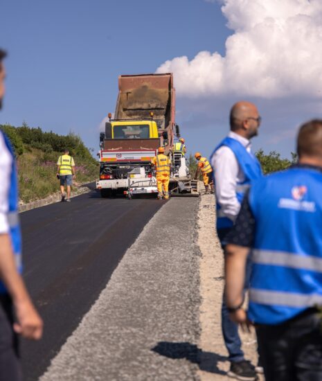 Obnova cesty na Kráľovu hoľu pokračuje podľa plánu. Hotová by mala byť do konca augusta_6a750598d8e2b.jpeg