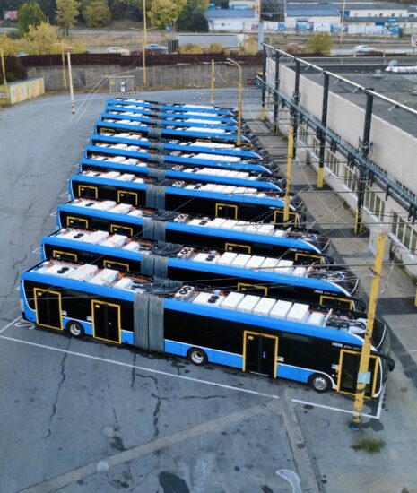 Košická MHD vstupuje do novej éry a výrazne posilňuje dopravu. Od 1. októbra vyrazia na cesty nové elektrobusy, električky sa vracajú na Jazero_6abd2f77e8333.jpeg
