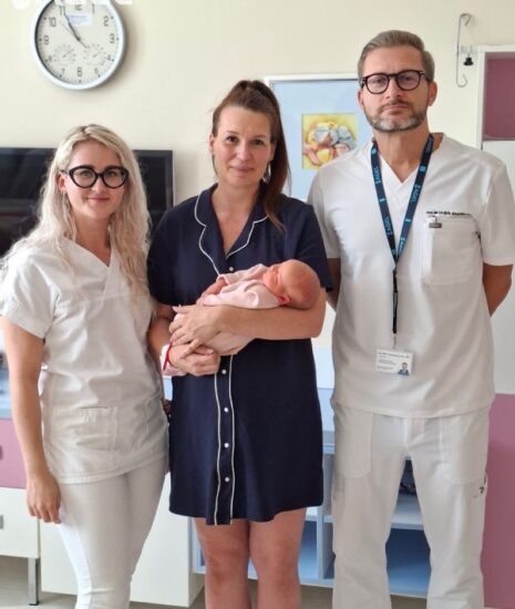 Lekári z Fakultnej nemocnice AGEL Košice-Šaca zastavili závažné pôrodné krvácanie pomocou hemostatickej pásky: Inovatívny materiál použili ako prví na Slovensku_6abbe2a92c122.jpeg