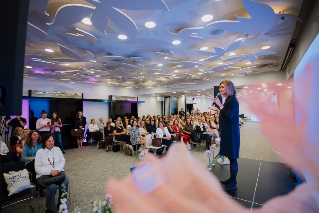 Andrea Vadkerti na konferencii Líderky 2026