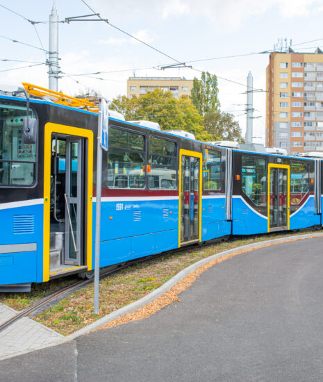 Zástupcovia Európskej komisie a ministerstva dopravy si prezreli zmodernizovanú električkovú trať na Jazere Zástupcovia Európskej komisie a ministerstva dopravy si prezreli zmodernizovanú električkovú trať na Jazere_6ad0f6077556f.jpeg